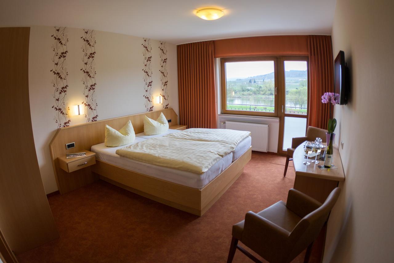 Hotel Zehnthof Ürzig Екстериор снимка